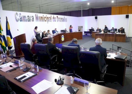 VEREADORES SE REÚNEM COM RIEDEL NA SEGUNDA E CÂMARA ANTECIPA SESSÃO PARA AMANHÃ