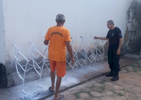 Cadeiras de rodas são reformadas em presídio de MS para doação