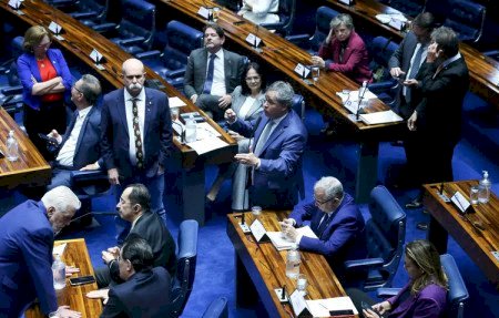 Senado aprova PEC sobre criminalização da posse de drogas