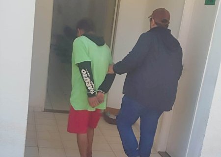 Acusado de cravar faca nas costas da mulher grávida é preso