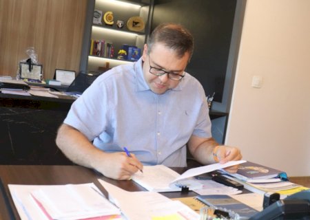 Alan Guedes anuncia pagamento adiantado de servidores