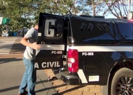 Homem é preso após atropelar ex-namorada e descumprir medida protetiva