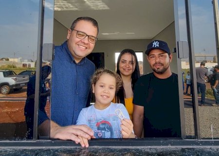 Alan entrega primeira casa do projeto “Vida Nova Autoconstrução”