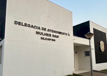 Jovem é preso após perseguir e ameaçar divulgar fotos íntimas de adolescente
