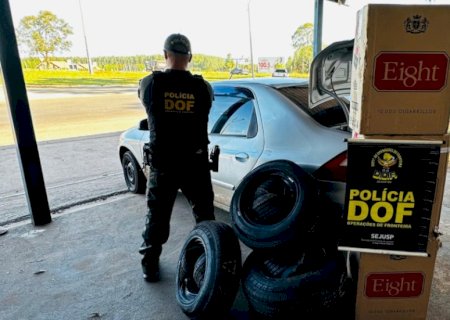 Motorista abandona carga de cigarros e pneus ao ver viatura da polícia