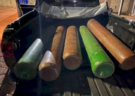 Cocaína transportada em cilindros de oxigênio pesou 200 quilos