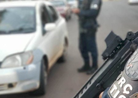 Com prisão decretada, homem tenta fugir da polícia, mas é preso