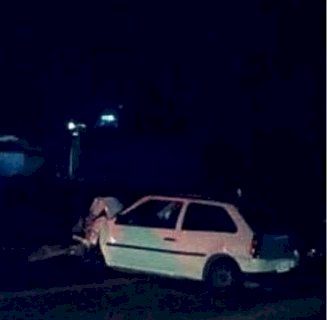 Policial militar morre após bater carro em carreta