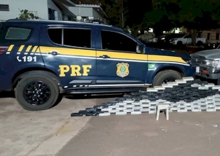 PRF prende dupla com 145 quilos de cocaína em caminhonete