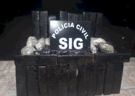Motorista foge da polícia e abandona Gol com 200 quilos de droga em rodovia