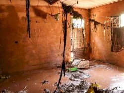 Casa destruída e carros arrastados: rompimento de barragem deixou rastro de destruição