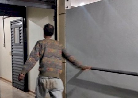 “Se tentar me impedir, vou ter dar uma pedrada”: Homem por tentativa de assalto em farmácia