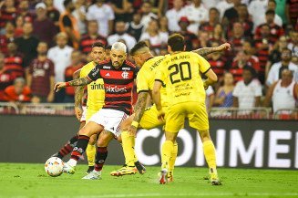 Flamengo perde para o Peñarol no Maracanã e sai em desvantagem nas quartas de final da Libertadores