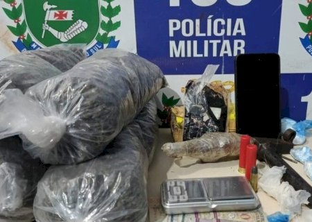 Polícia apreende drogas e arma durante ocorrência de violência doméstica