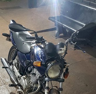 Motociclista é preso após ‘furar’ sinal vermelho em alta velocidade e oferecer ‘milão’ aos guardas