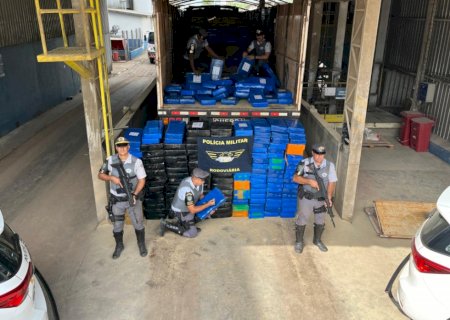 Homem é preso com carreta paraguaia e 3,9t de maconha no interior de SP
