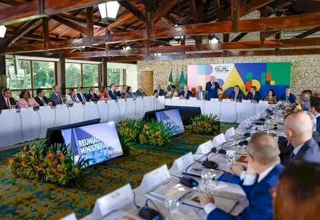 Lula quer paz com EUA, mas concentra poder interno