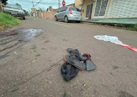 Homem morre após ser espancado e esfaqueado em bairro