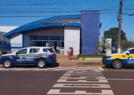 Mulher 'descontrolada' empurra enfermeira na UPA