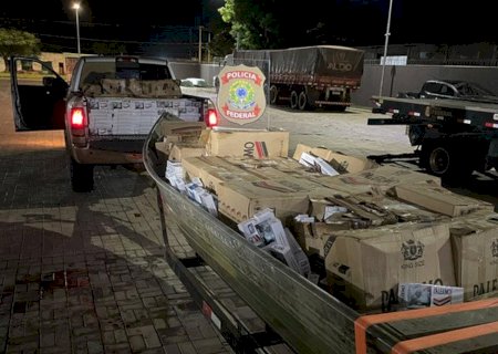 PF apreende lanchas carregadas com cigarros contrabandeados no Rio Paraná