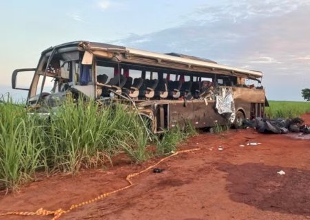 Polícia prende motorista de acidente com ônibus de universitários que matou 12 em SP
