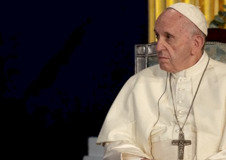 Após crise respiratória, Papa Francisco recebe transfusão de sangue