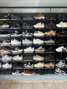 Decon apreende produtos falsificados durante operação no comércio de Dourados