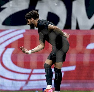 Corinthians vence Santos e mantém melhor campanha do Paulistão
