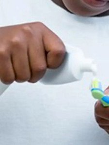 Anvisa suspende creme dental da Colgate após relatos de reações