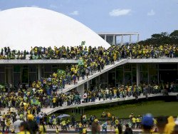 Moraes concede prisão domiciliar a condenado do 8/1 com câncer