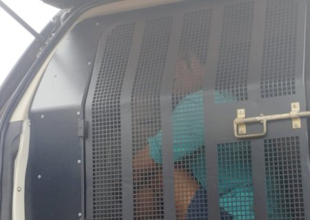 Mulher é detida após incêndio que deixou 3 mortos; polícia investiga crime