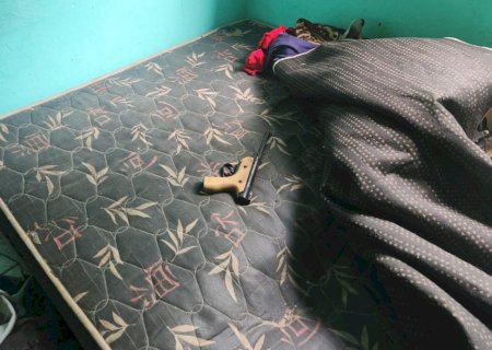 Polícia apreende arma e munição em casa de autor de violência doméstica