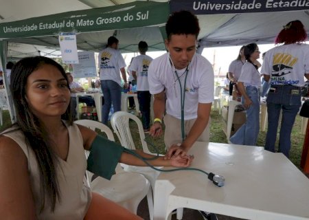 Projeto Uems na Comunidade em parceria com a prefeitura atende 2 mil pessoas