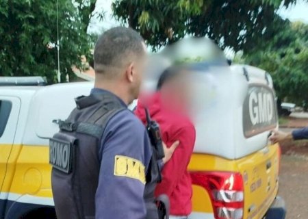 Localizado em bar, homem é preso após ameaçar atear fogo na mulher