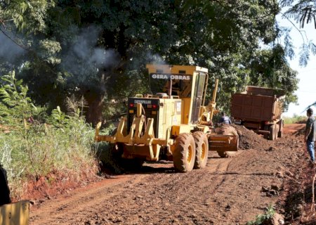 Prefeitura começa a recuperar estradas nunca atendidas na Reserva Indígena