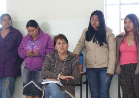Professora com 40 anos na educação indígena é homenageada