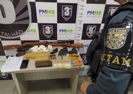Morador no Canaã III é preso pela PM com armas, drogas e munições