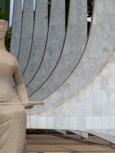Maioria do STF mantém Moraes, Dino e Zanin em julgamento de Bolsonaro