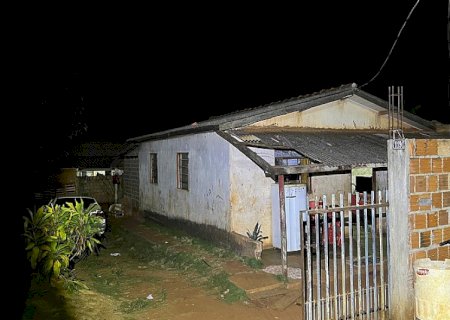Filha mata o pai com facada no peito após discussão por dívida