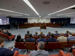 Por unanimidade, turma do STF torna Bolsonaro e mais 7 réus por golpe