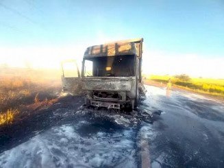 Carreta da PP Motorsport pega fogo em Mato Grosso do Sul antes da abertura da Copa Truck