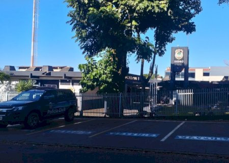 Mulher é agredida por funcionária após desentendimento em praça de alimentação