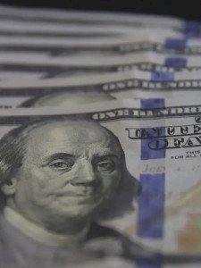 Dólar cai para R$ 5,87 em dia positivo para países emergentes