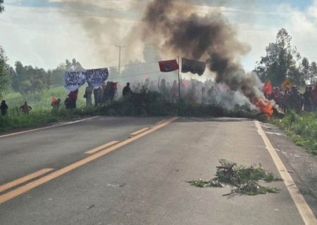 MST bloqueia outra rodovia e invade sede do Incra em Campo Grande