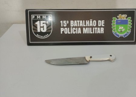 Mulher é presa em flagrante após esfaquear homem de 29 anos