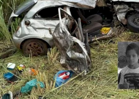 Batida frontal entre carro e caminhão prancha mata criança de 11 anos em MS