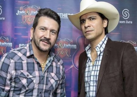 Show da dupla Jads e Jadson encerra a noite deste sábado na Festa da Páscoa
