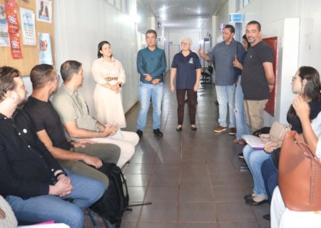 Prefeito empossa 33 médicos que vão atuar na rede pública de Dourados
