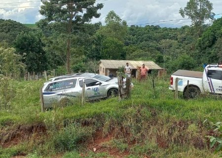 Polícia investiga morte de namorados adolescentes encontrados perto de córrego