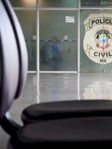 Mulher é agredida com soco na boca e enforcada pelo marido em MS